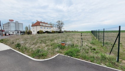 Prodej stavebního pozemku o výměře 976 m2 v obci Hrdly, Bohušovice nad Ohří - Fotka 1